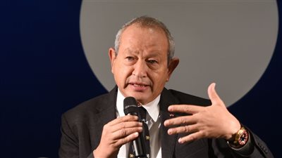 ساويرس يطالب بطرد السفير التركي من مصر بسبب العدوان على سوريا