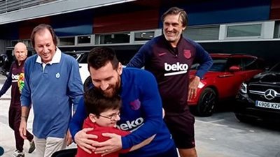 ميسي يحقق حلم طفل أرجنتيني مصاب بمرض نادر