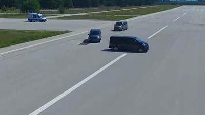 مرسيدس في سباق تسارع مع بيجو اكسبرت وفورد تورنيو (فيديو)