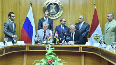 توقيع مذكرات تفاهم بين وزير التجارة ونظيره الروسي و