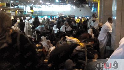 الخطوط السعودية تفشل في حل أزمة المعتمرين لليوم الرابع.. مطار القاهرة ينقل الرحلات الإضافية لمبني الركاب١ ويستدعي الراحات...المعتمرون للشركة: راعوا كبار السن.. ومطالبات بتسيير رحلات أو التعويض