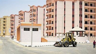 بيع 18 محلا تجاريا وصيدليتين بـ27 مليون جنيه في العبور الجديدة