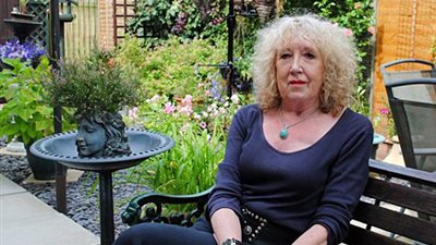 امرأة تضرب زوجها حتى الموت وتخفي جثته 18 عاما