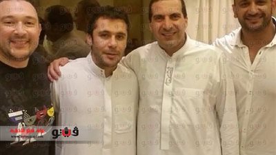 بالصورة.. الصقر وعمرو خالد بـ «الجلباب البلدي»