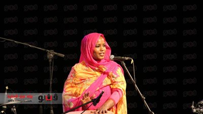 بالفيديو والصور.. عزيزة إبراهيم تحيي حفلًا غنائيًا بمهرجان «حي»