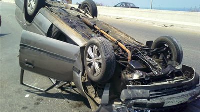 مصرع سائق وإصابة زوجته وحماته في حادث سيارة بسوهاج