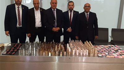 إحباط تهريب أدوية بحوزة مصرية بمطار القاهرة (صور)