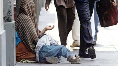 ضبط متسولة تصطحب طفلة بها آثار تعذيب لاستعطاف المواطنين بالقليوبية