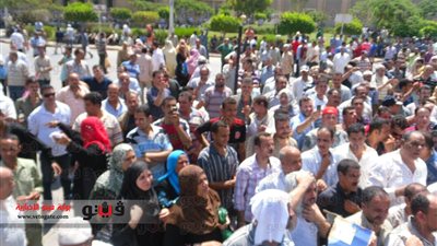 العاملون بـ 