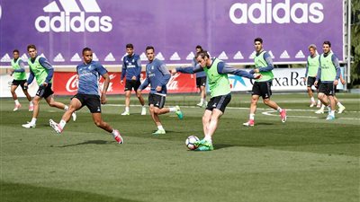 بالصور.. جاريث بيل يعود لتدريبات ريال مدريد استعدادا للكلاسيكو
