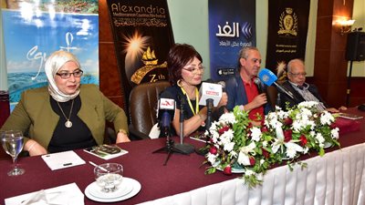 إلهام شاهين ووفاء عامر والدغيدي في ندوة نبيلة عبيد بـ