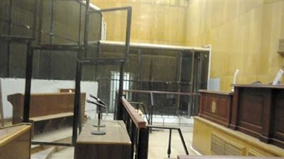 تجربة الصوت داخل القفص الزجاجي قبل محاكمات الإخوان بطرة