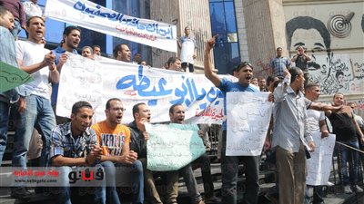 بالصور والفيديو .. عمال 