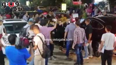 مرتضى منصور ونهال عنبر ومصطفى قمر في عزاء طلعت زكريا (فيديو)