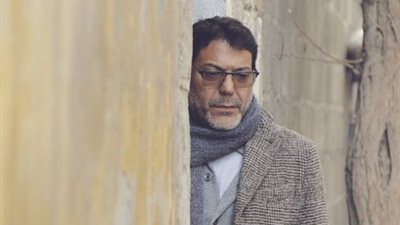 جثمان المخرج التونسي يصل مطار القاهرة استعدادا لشحنه إلى بلاده