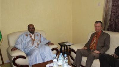 السفير الأمريكي بنواكشوط يلتقى زعيم الإخوان في موريتانيا