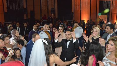 بالصور.. توفيق عكاشة وحياة الدرديري يظهران بإحدى حفلات الزفاف