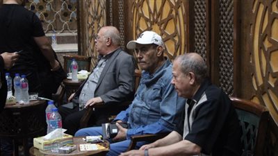 نجوم الفن والسياسة في عزاء طلعت زكريا بالحامدية الشاذلية.. انهيار الفنانات يتصدر المشهد.. علاء وجمال مبارك أبرز الحضور.. السقا وهنا الزاهد تواجدا منذ البداية.. ومرتضى منصور وهنيدي يواسيان نجل الراحل