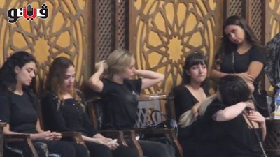 انهيار شقيقة هنا الزاهد في عزاء طلعت زكريا (فيديو)