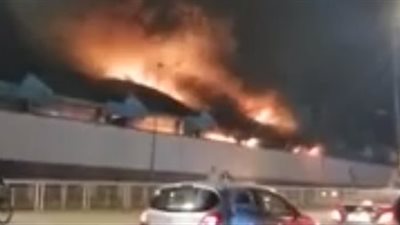 حريق هائل يلتهم مجمعًا لحافلات النقل العام بالدار البيضاء (فيديو)