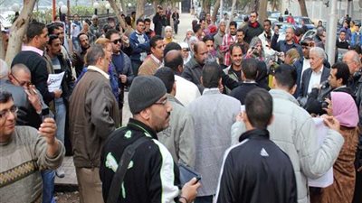 المفوض العام لشركة غزل المحلة يحتسب أيام الإضرابات عمل