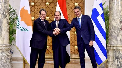 أسبوع رئاسي حافل.. قمة مصرية قبرصية يونانية.. مباحثات مثمرة مع الأردن.. لقاءات مكثفة مع وفود أمريكا وروسيا وكوريا الجنوبية.. واتصالات مكثفة بشأن سد النهضة والعدوان التركي على سوريا