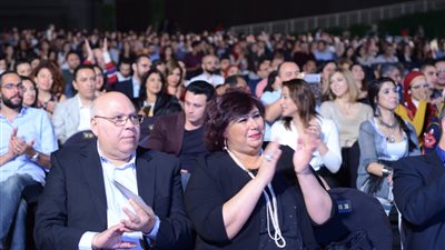 بالصور.. رئيسة دار الأوبرا تنسجم مع سعاد ماسي وكايرو ستبس