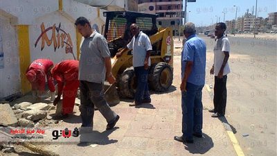 بالصور.. «قريش» يقود حملة نظافة بشوارع الغردقة استعدادا للعيد