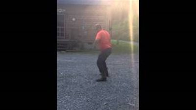 بالفيديو.. رقص هستيري لأب مع ابنته يحقق 2 مليون مشاهدة