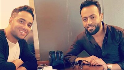 تامر عاشور ينشر صورته مع رامي جمال: «أخويا وعشرة العمر»