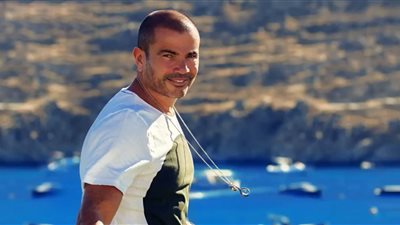 عمرو دياب لمهنئيه بعيد ميلاده: أنتم سبب نجاحي وفرحتي