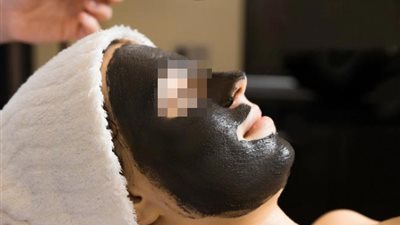 ماسك العسل الأسود بالشاي الأخضر لبشرة صافية بدون حبوب