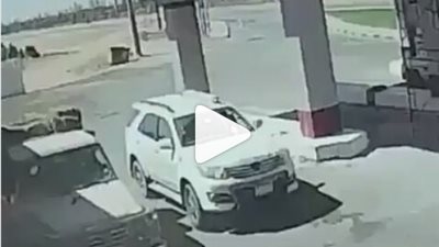 بالفيديو.. لحظة إنقاذ عائلة سعودية نشبت النيران في سيارتها داخل محطة وقود