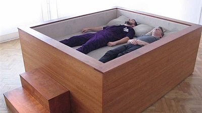 أغرب تصميمات الأسرة تصيب الكثيرين بالصدمة (صور)