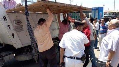 ضبط 16 متهما ورفع 100 مخالفة إشغال الطريق بالمنطقة الأثرية في الهرم