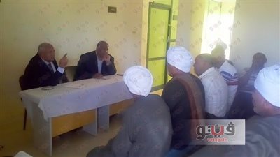 محافظ الوادي الجديد يلتقي أهالي قرية «الزيات»