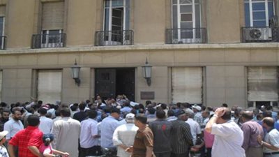 اليوم.. بدء صرف مستحقات عمال المحلة