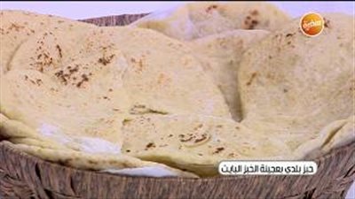 اصنعى خبز بلدى من الخبز البايت على طريقة نجلاء الشرشابى (فيديو)