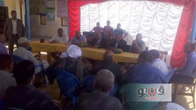 محافظ الوادي الجديد يتابع توريد محصول القمح بالداخلة