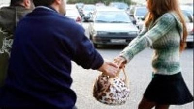 ضبط تشكيل عصابي تخصص في سرقة حقائب اليد بالغردقة