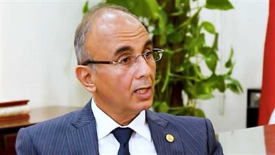 تطبيق الحد الأدنى للأجور للعاملين بجامعة الزقازيق