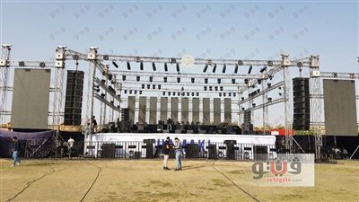 بالصور.. التجهيزات النهائية لحفل حماقي في جامعة مصر