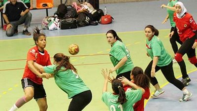 «سيدات الأهلي» يفوز على منتخب 98 في دوري سوبر اليد