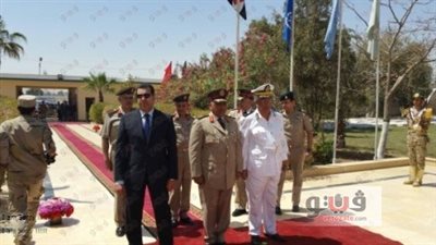 مدير أمن أسيوط يضع الزهور على قبر الجندي المجهول في ذكرى تحرير سيناء