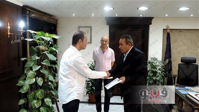 بالصور.. تكريم معاون قسم الخصوص لضبطه خارجين عن القانون