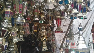بالصور.. الفوانيس المصرية تزين «تحت الربع»