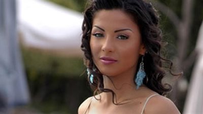 دوللى شاهين في لبنان لقضاء إجازة العيد