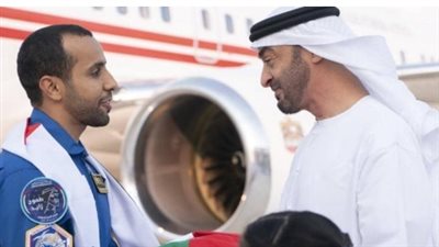 بن زايد يستقبل رائد الفضاء هزاع المنصوري