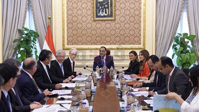 مدبولي يبحث مع 