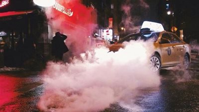 بالصور.. مراهق يشعل الإنترنت بمهاراته الليلية